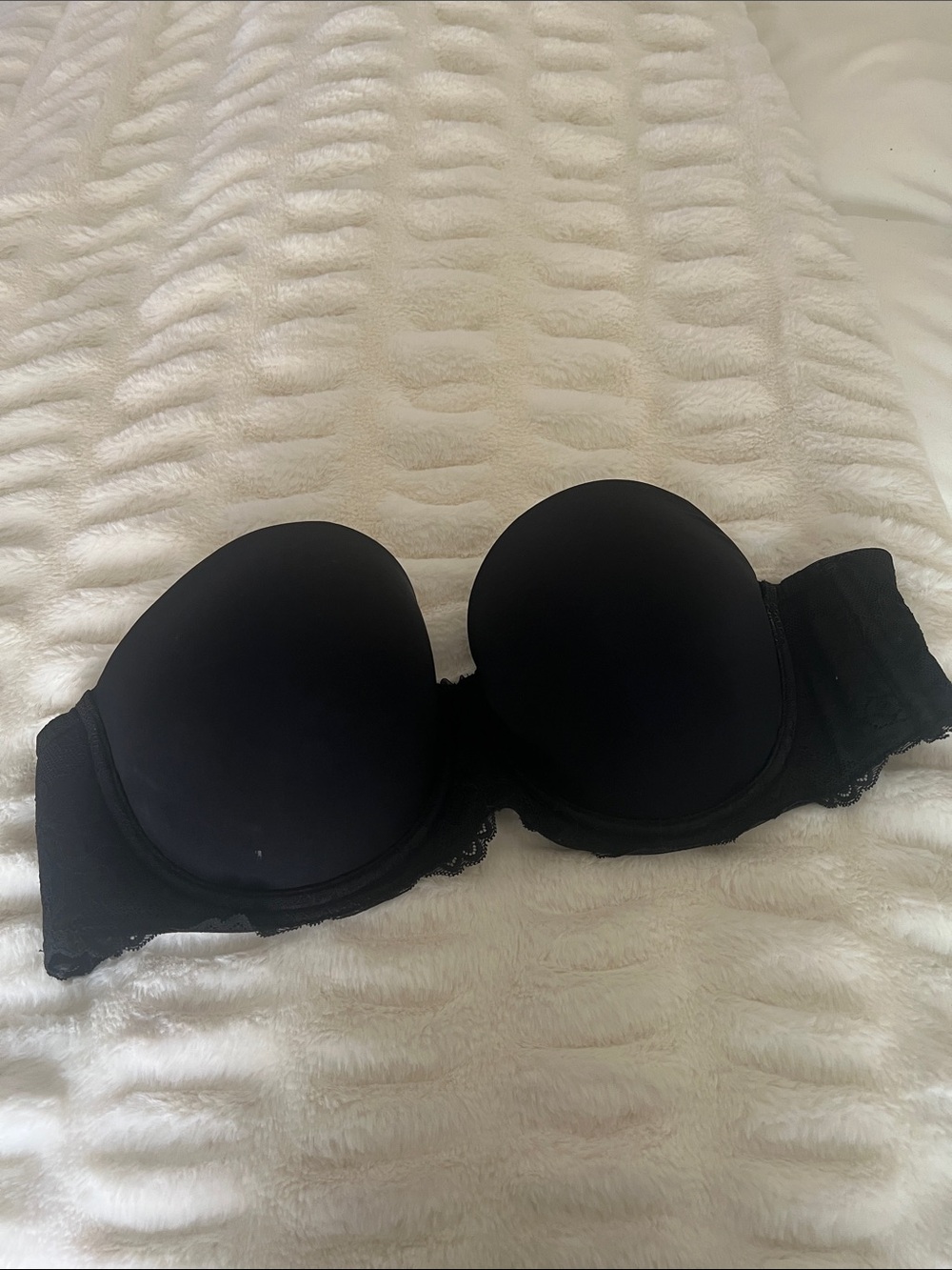 Black Strapless Push-Up Bra with Lace Trim